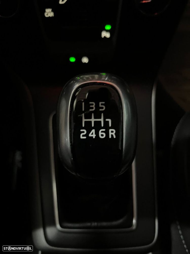 Volvo V40 2.0 D3 Momentum - 14