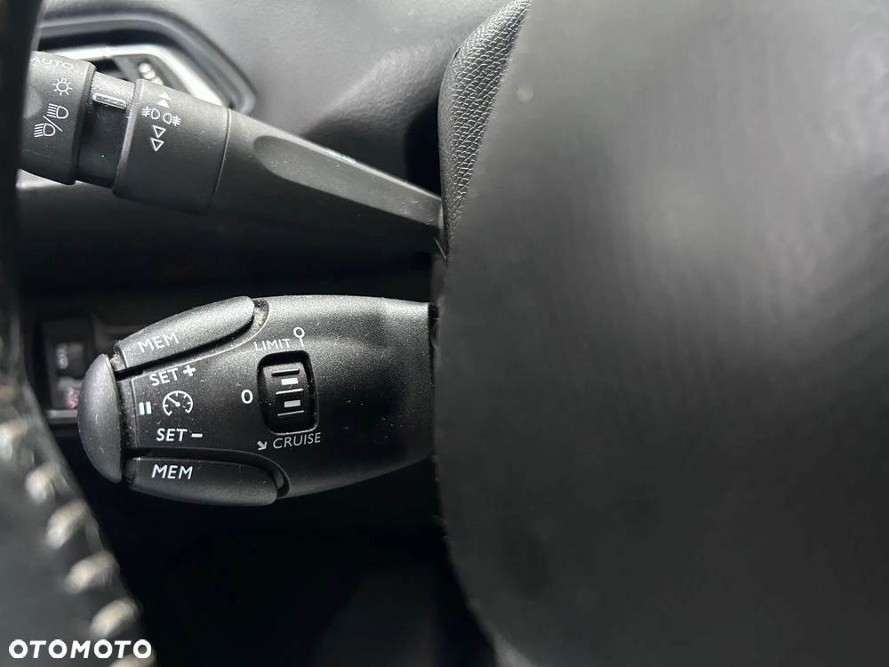 Peugeot 308 BlueHDi FAP 130 Stop & Start Allure - 15