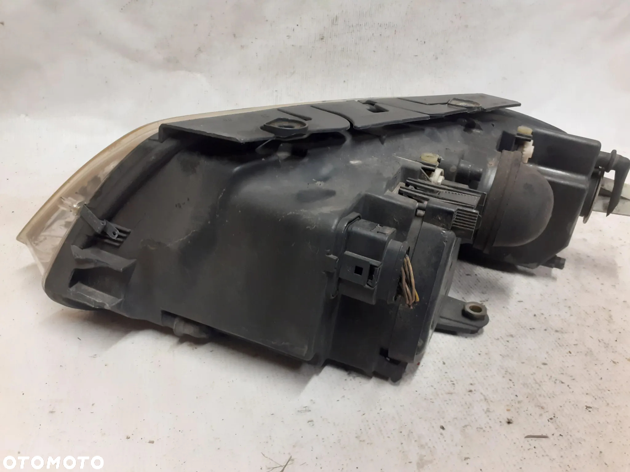 .  PRZOD PRZEDNIA LAMPA PRAWA VOLKSWAGEN PASSAT B5 - 4