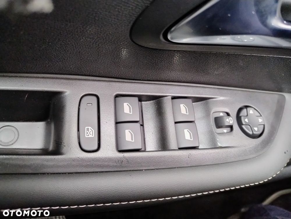 Peugeot 208 1.2 PureTech Allure S&S - 17