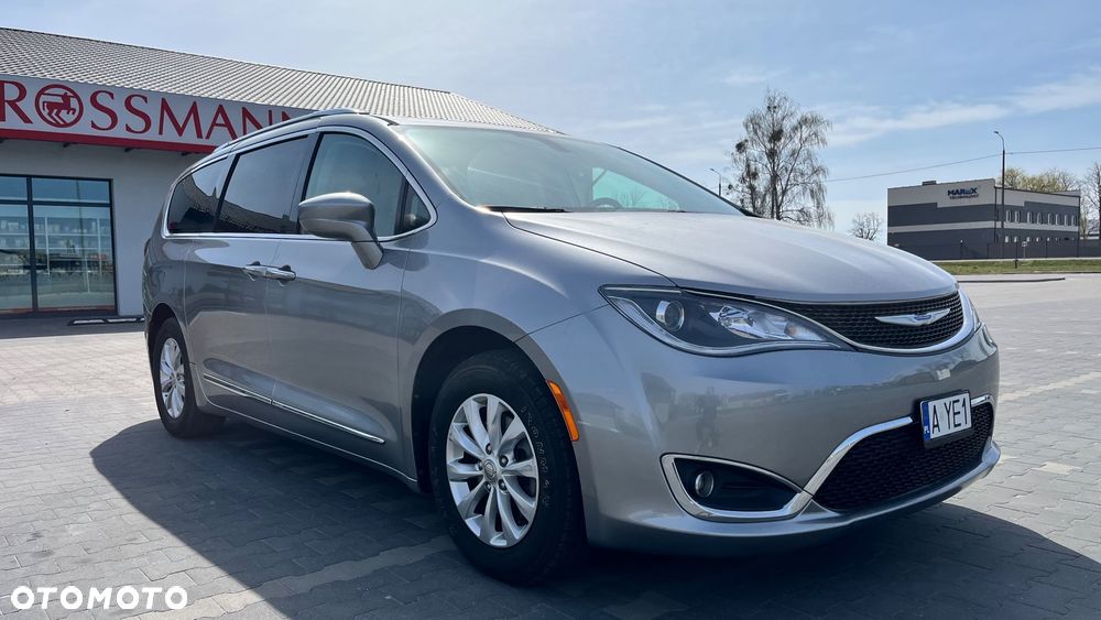 Chrysler Pacifica - 2