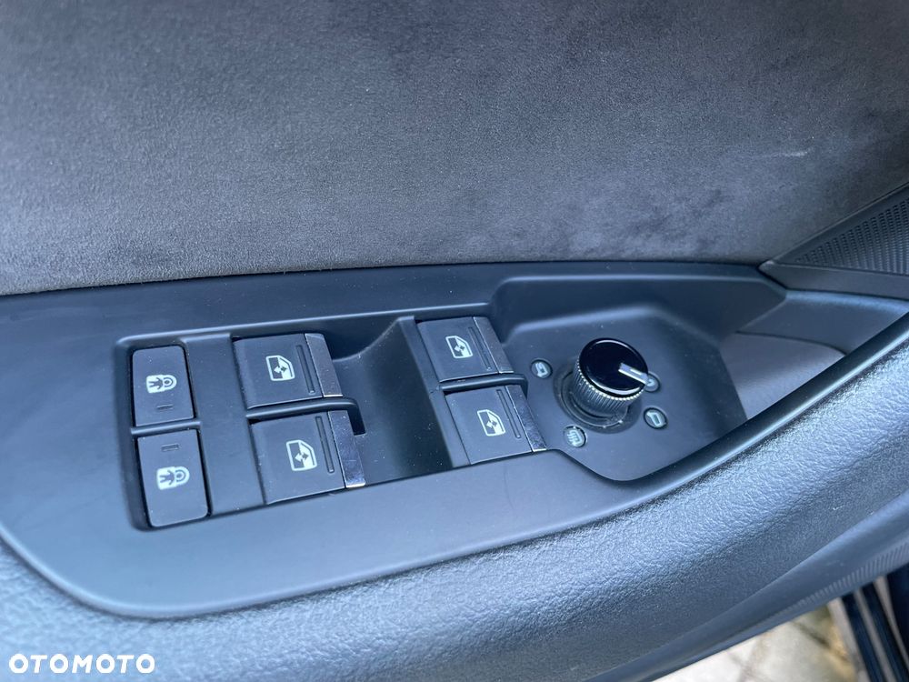 Audi A6 Avant 40 TDI quattro S tronic S line - 17