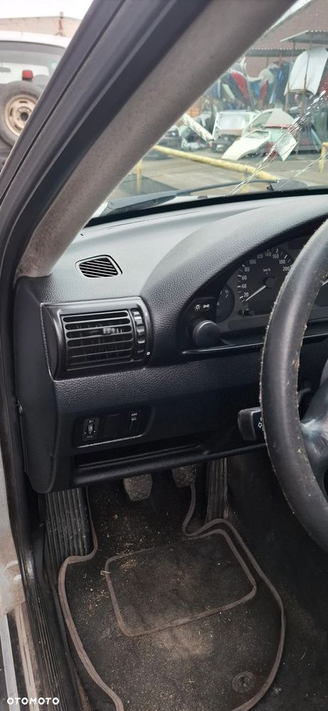 BMW E36 318 Compact na części - 16