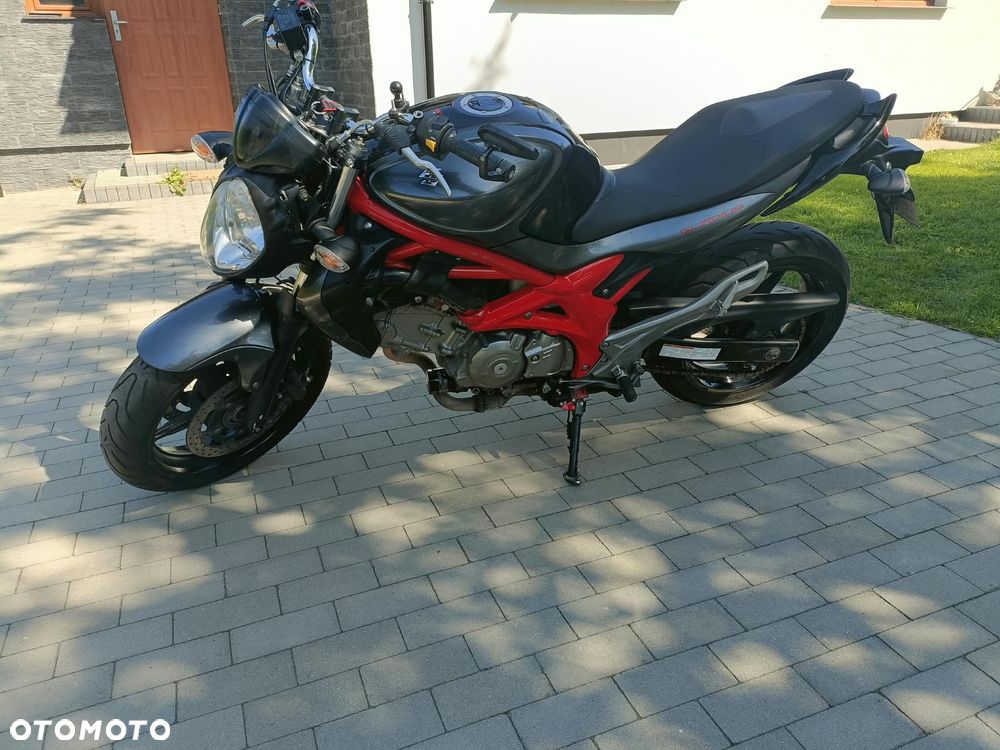 Suzuki Gladius - 10