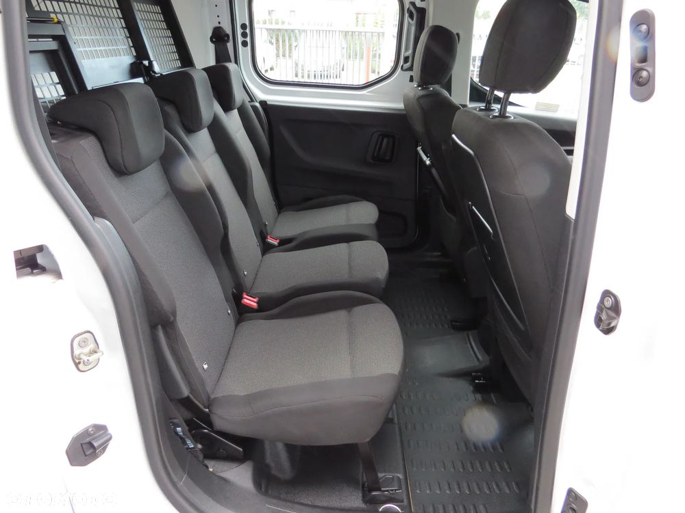 Toyota Proace City 1.2 D-4t 130KM A/t Long Brygadówka - 28