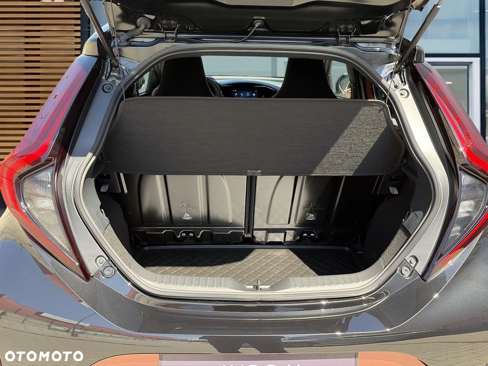 Toyota Aygo X Hybrid 1.5 Style e-CVT - 13