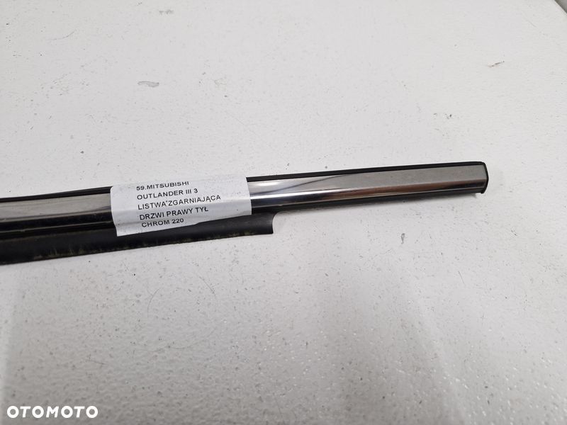 mitsubishi outlander iii 3 listwa zgarniająca drzwi prawy tył chrom - 2