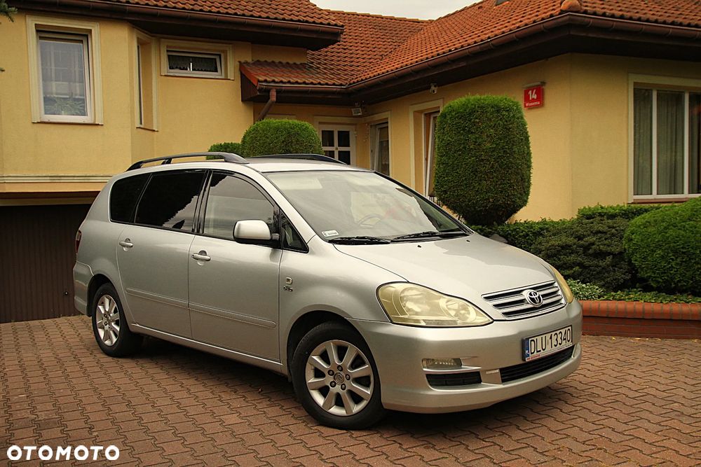 Toyota Avensis Verso D-4D Sol - 11