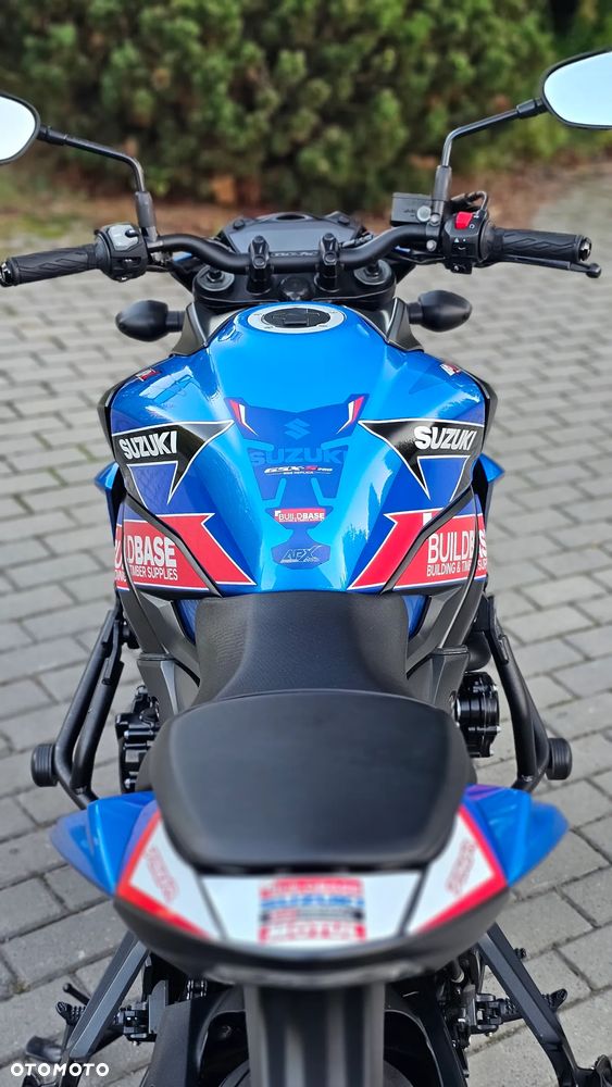 Suzuki GSX - 11