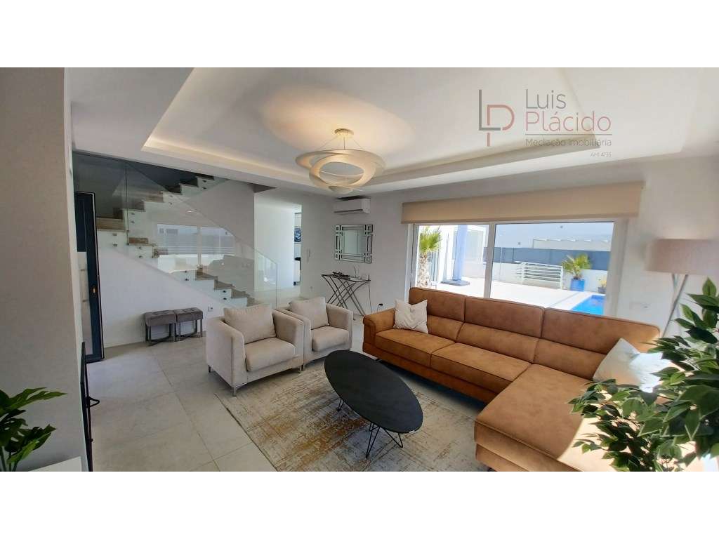 MORADIA MODERNA EM PORTO COVO C/ PISCINA - Grande imagem: 4/34