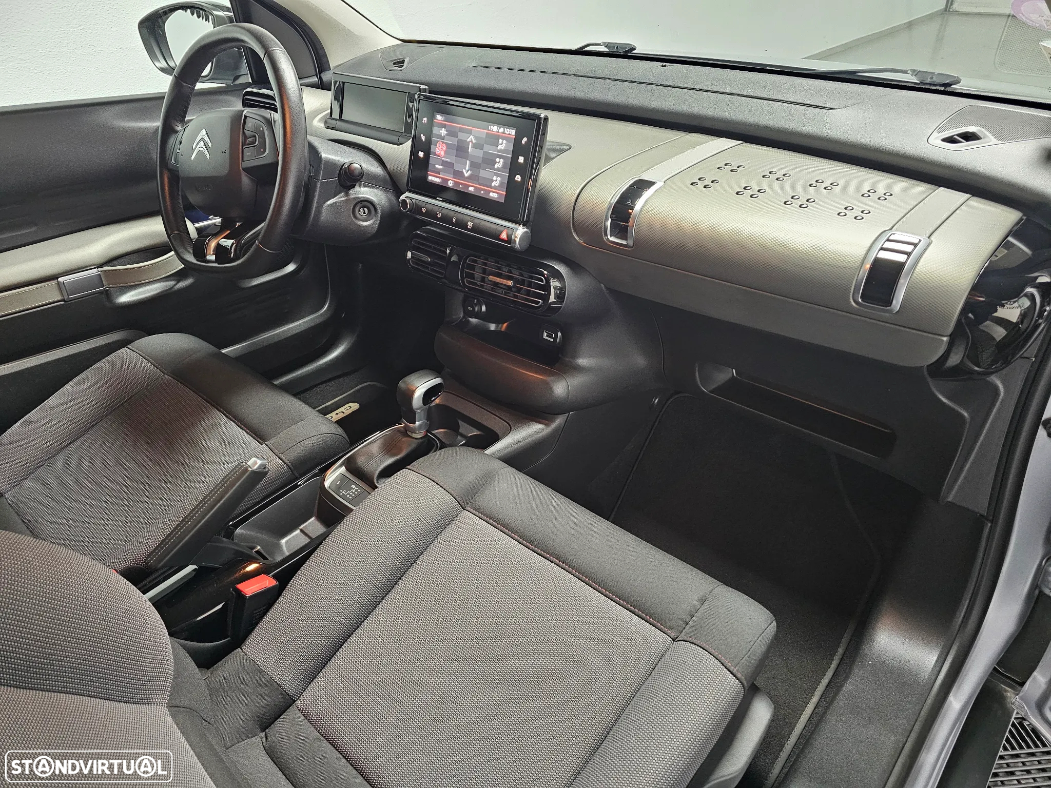 Citroën C4 Cactus 1.2 PureTech Shine EAT6 - 15