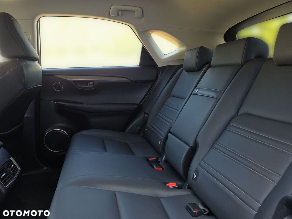 Lexus NX 300h F Impression AWD - 26