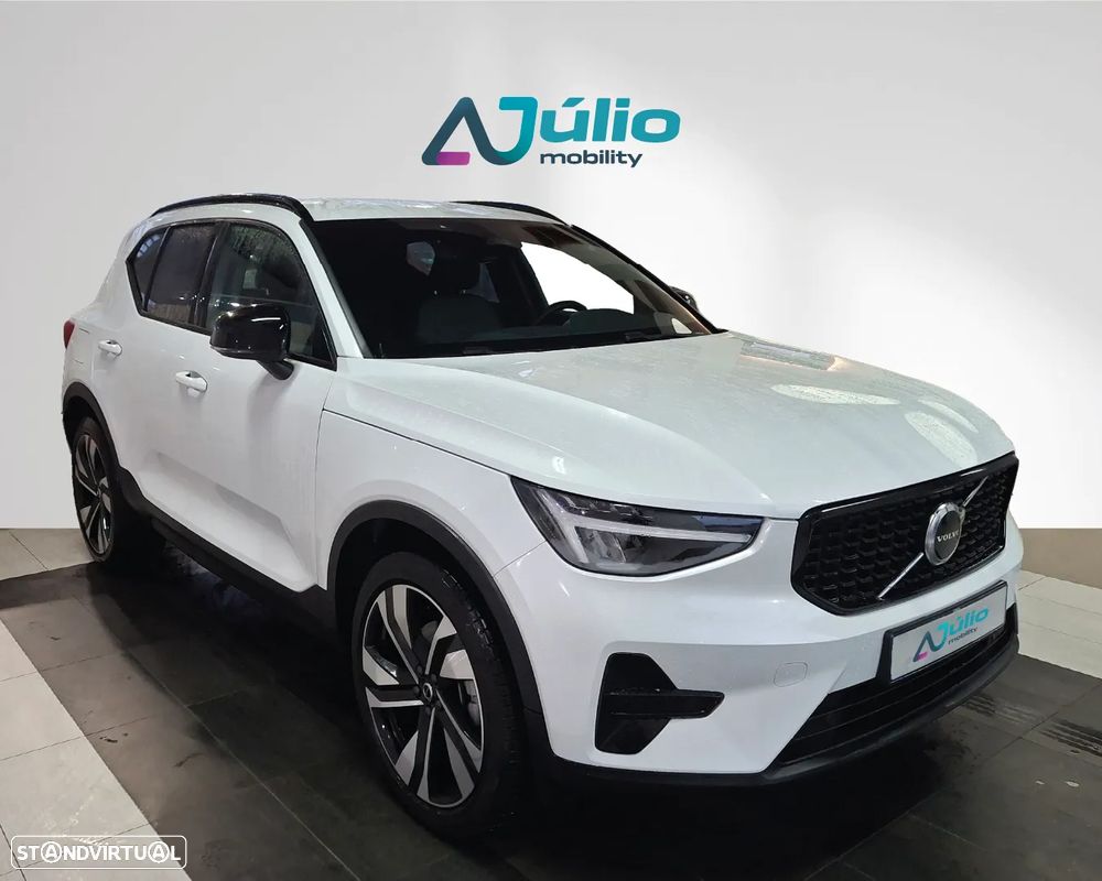 Volvo XC 40 2.0 B3 Plus Dark - 2