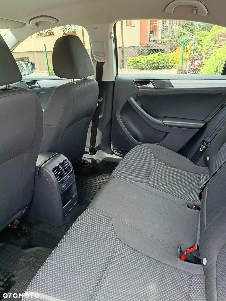 Volkswagen Jetta 1.6 TDI Comfortline - 20