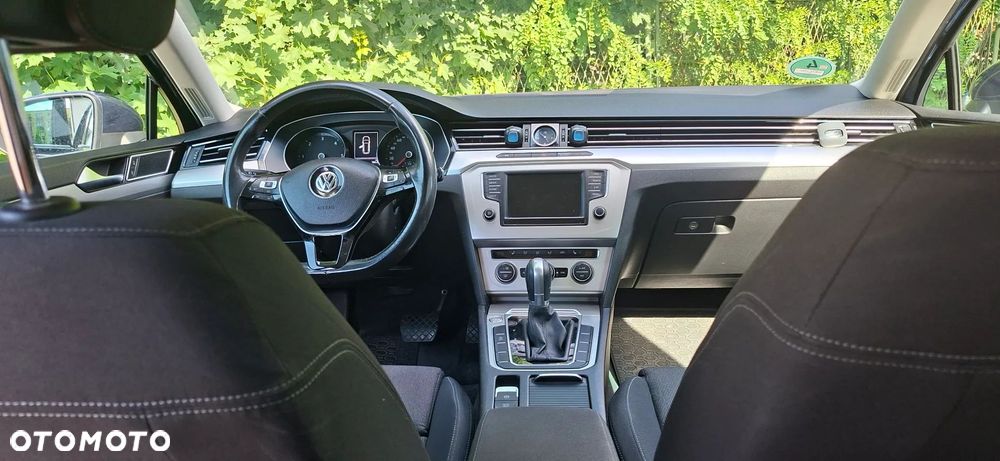 Volkswagen Passat - 12