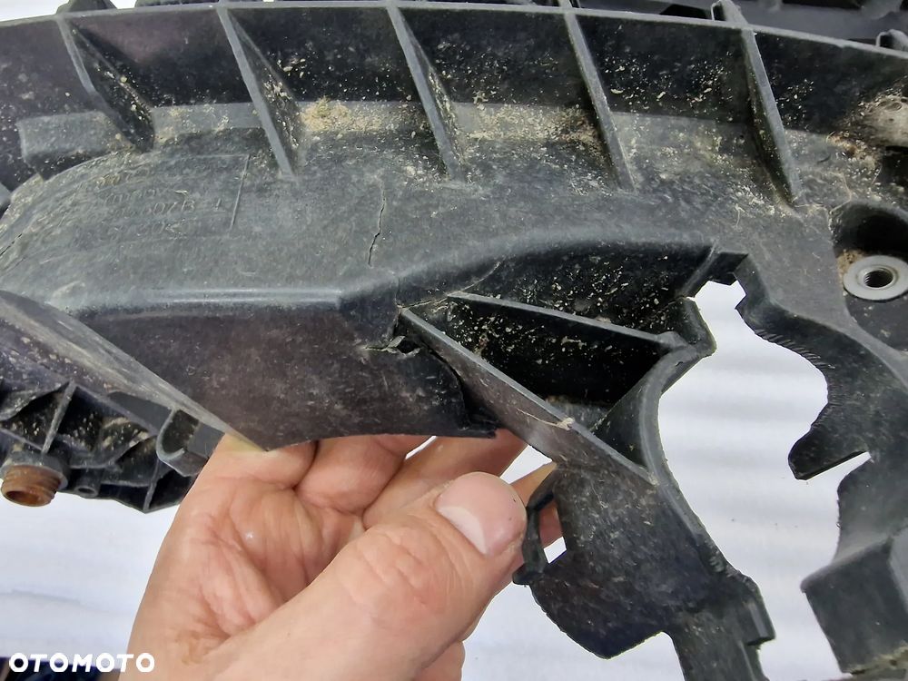 AUDI A4 B8 LIFT 11- LEWY ŚLIZG POD LAMPE /  MOCOWANIE LAMPY , NR 8K0805607B , NR AUKCJI SL56 - 38