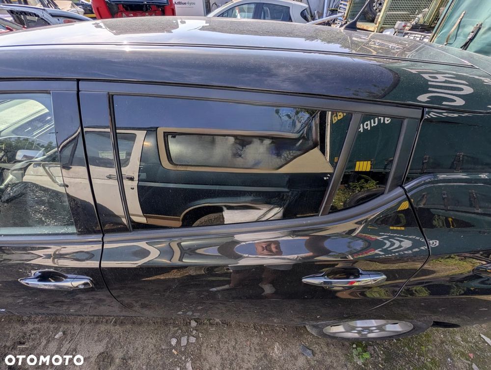 SZYBA BOCZNA TYLNA PRAWA TYŁ NISSAN LEAF II 2020 ROK - 2