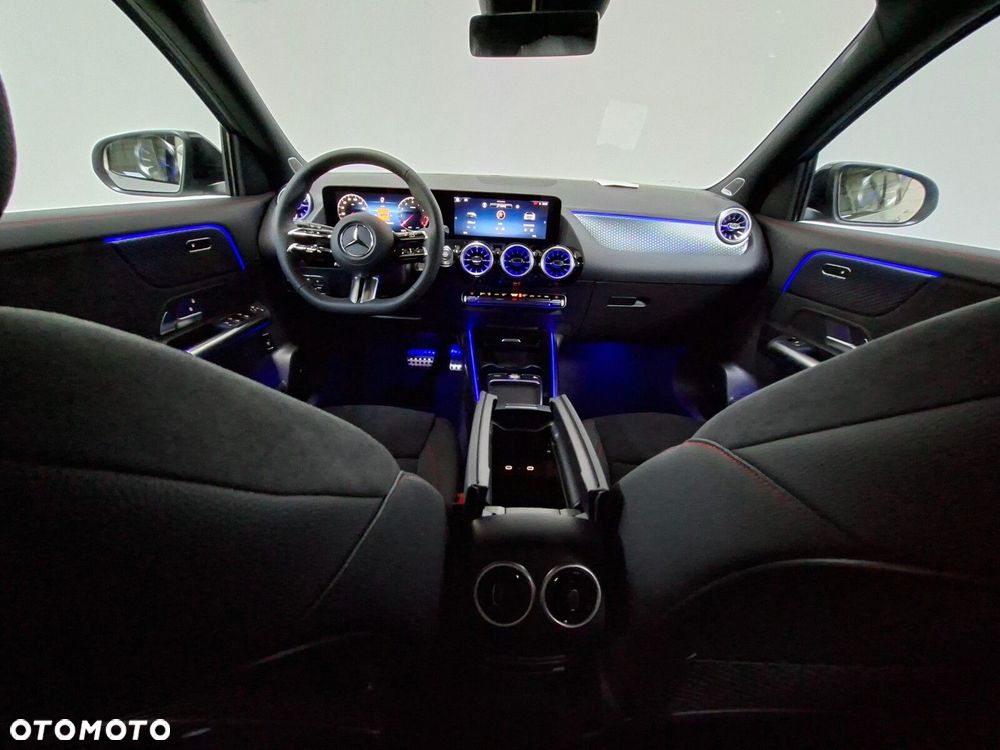 Mercedes-Benz GLA - 30
