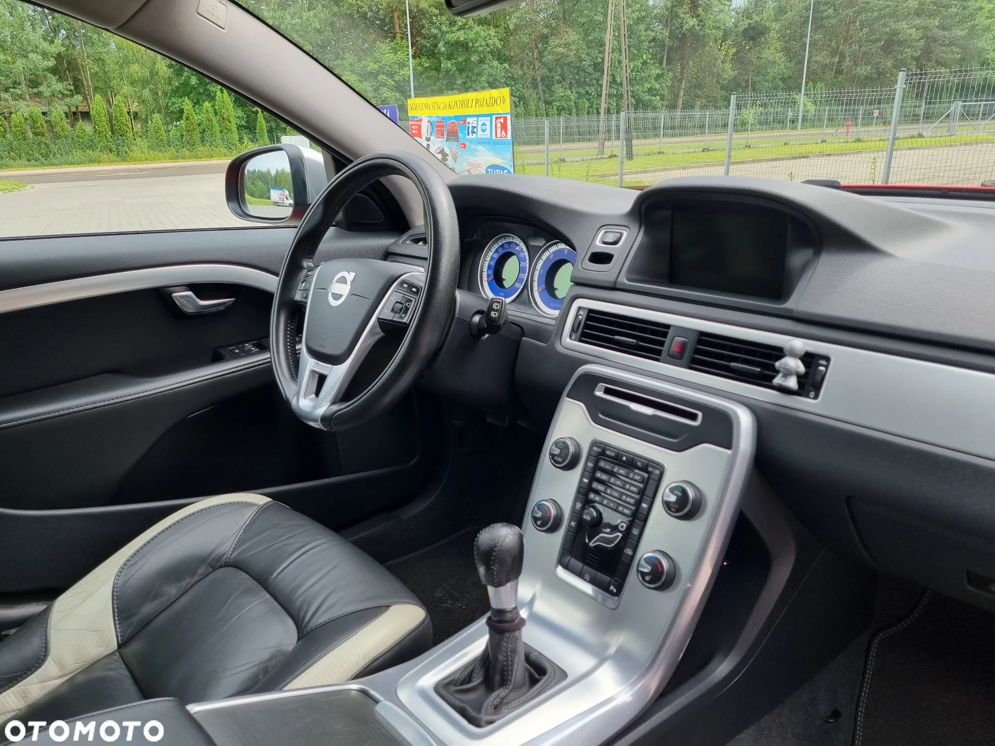 Volvo V70 D3 R-Design - 19