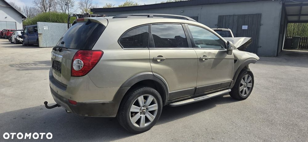 CHEVROLET CAPTIVA 55U pas tył podłoga wanna - 2