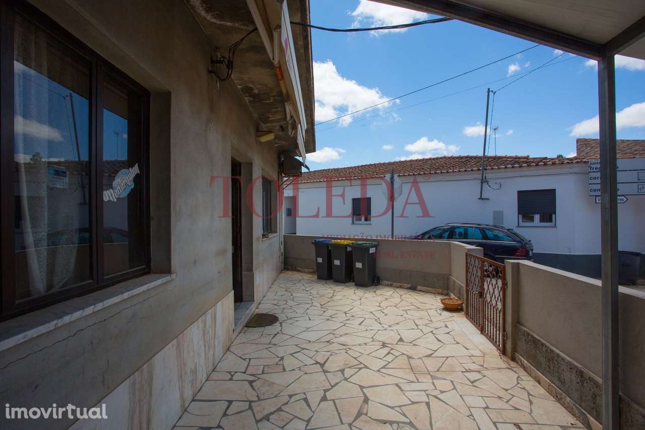 Prédio 2 Pisos com Terraço - Grande imagem: 5/28