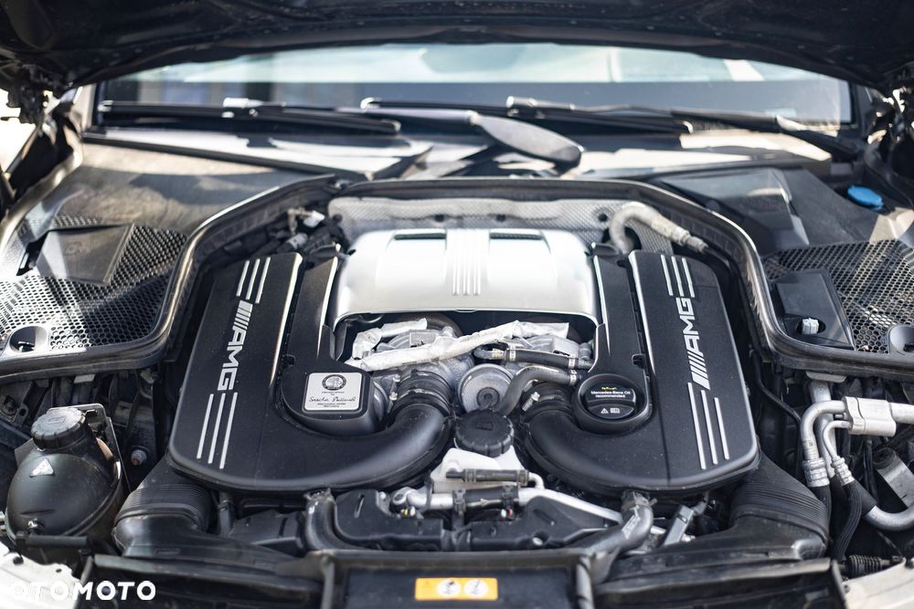 Mercedes-Benz Klasa C 63 S AMG 9G - 16