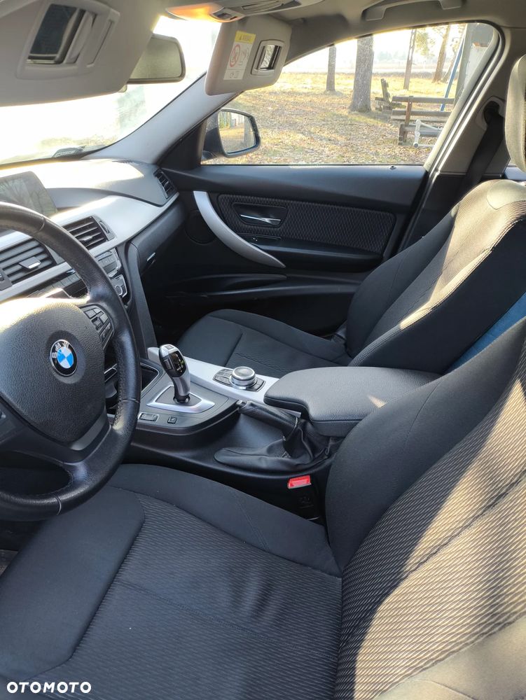 BMW Seria 3 320i - 11