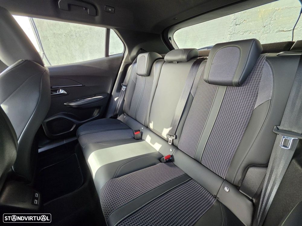 Peugeot 2008 1.2 PureTech GT Line EAT8 - 3