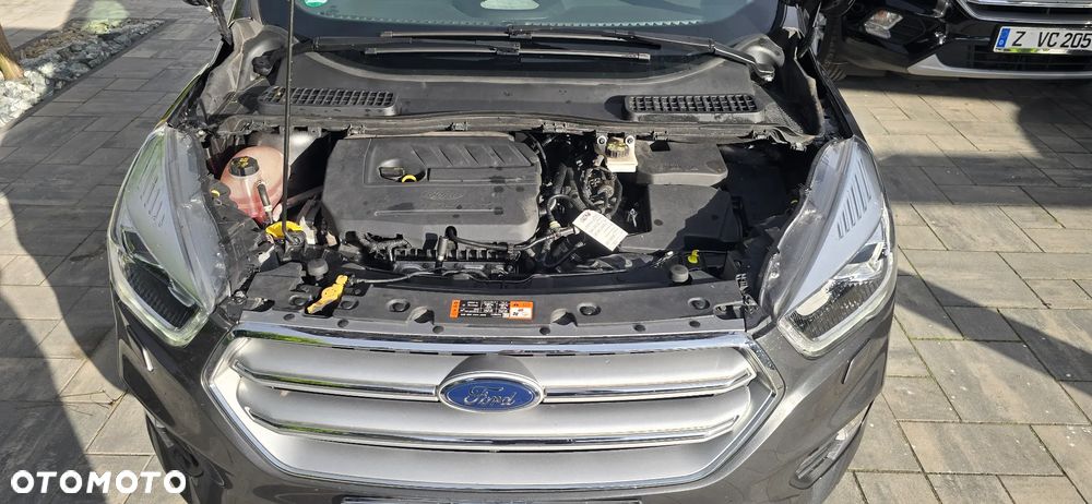 Ford Kuga 1.5 EcoBoost 2x4 Titanium - 24