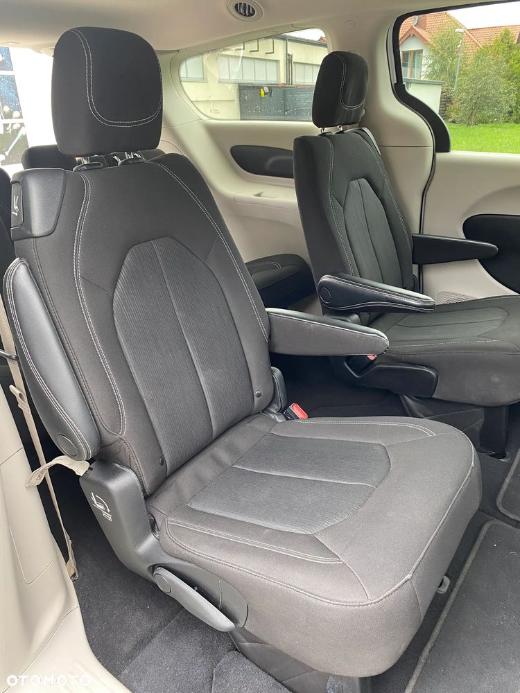 Chrysler Pacifica - 7
