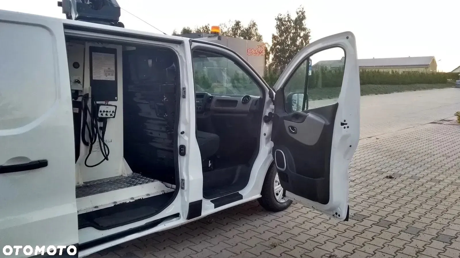 Renault Trafic Sprzedam Zamienię Renault Traffic Podnośnik Koszowy Klubb K21 Zwyżka Zamiana na inny sprzęt chętnie budowlany lub cieżarowy - 8