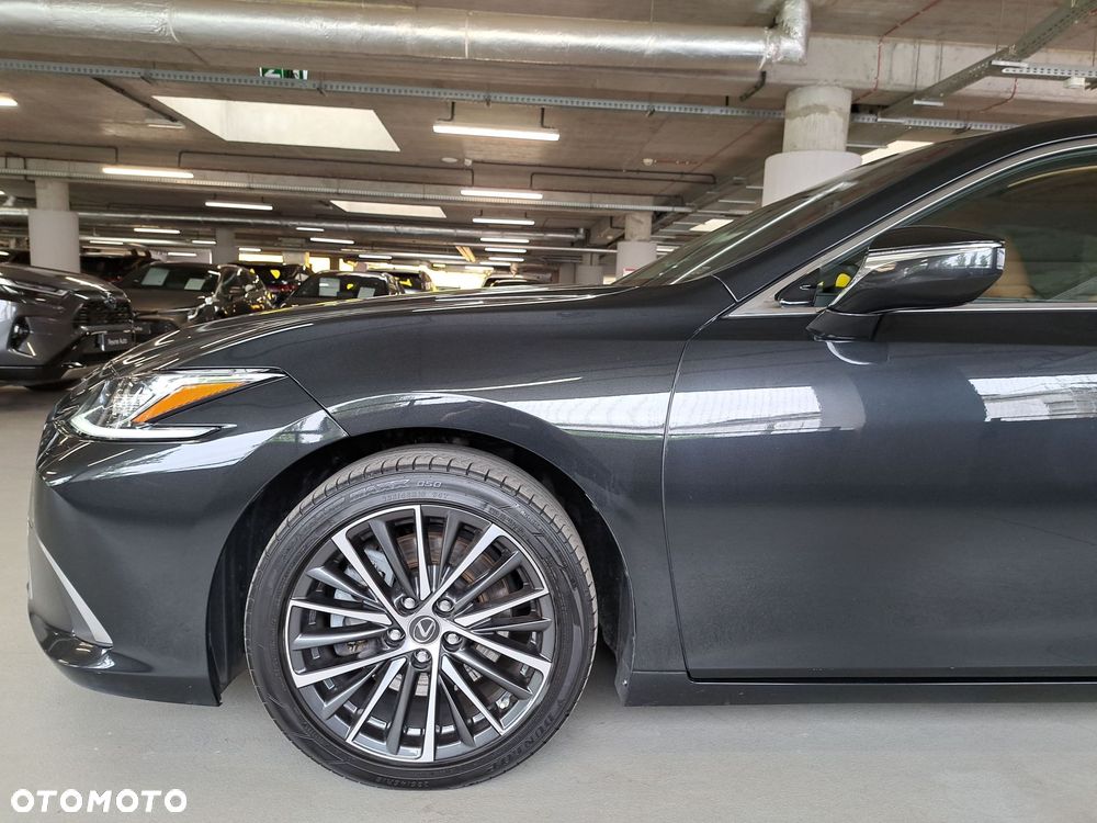 Lexus ES 300h Business Edition - 40