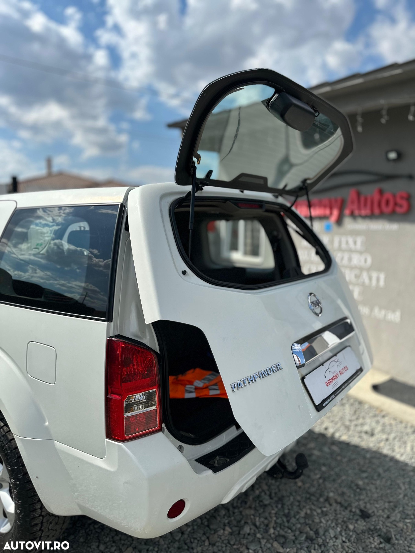 Nissan Pathfinder - 16