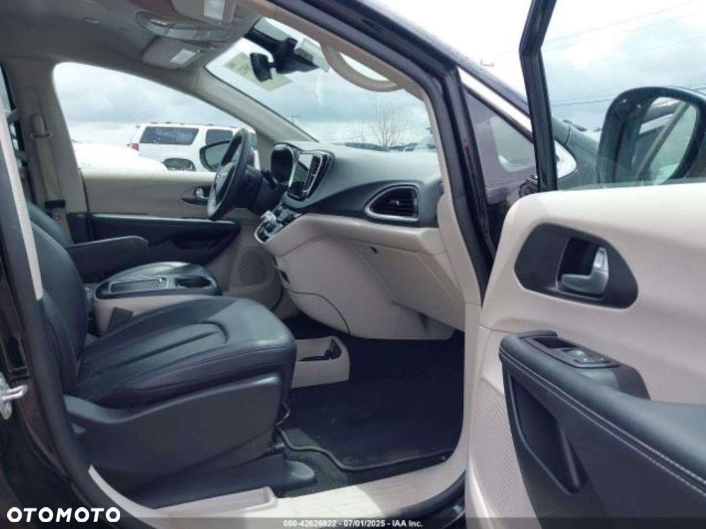 Chrysler Pacifica - 10
