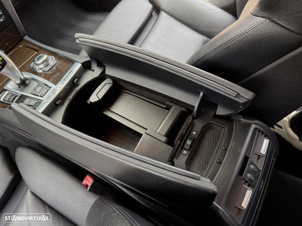 BMW 740 d Pack M - 35