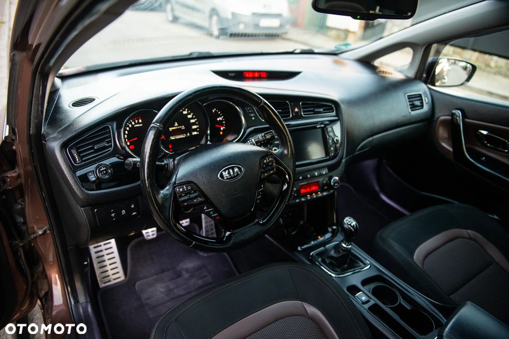 Kia Ceed 1.6 GDI ISG Platinum Edition - 18