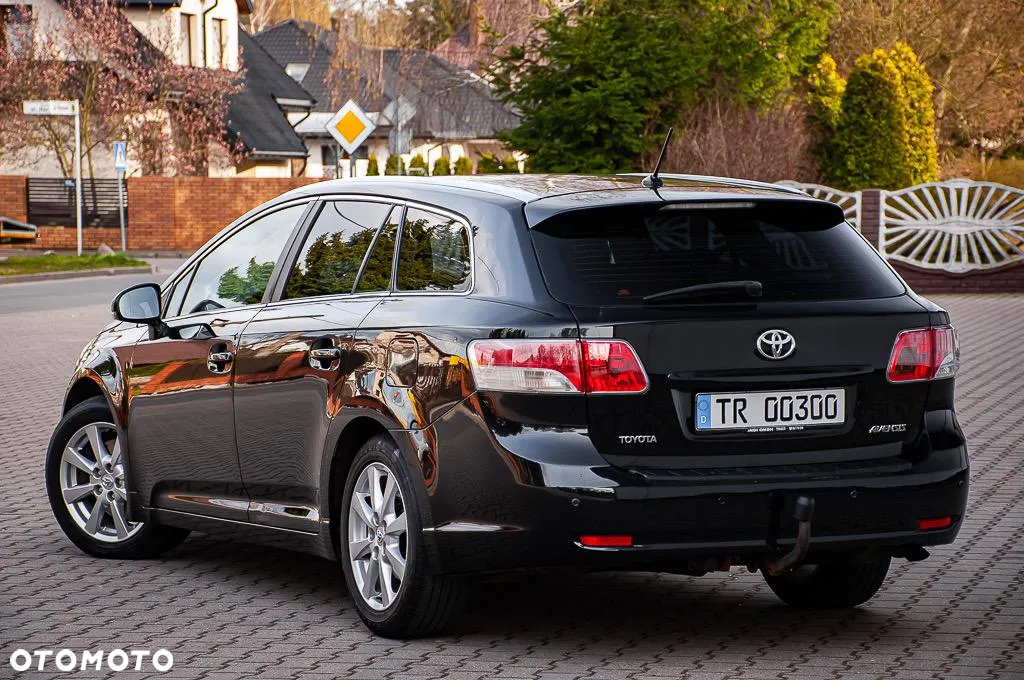 Toyota Avensis 2.2 D-4D X - 13