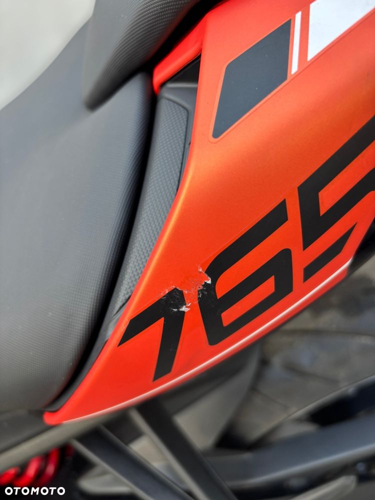 Triumph Street Triple - 8