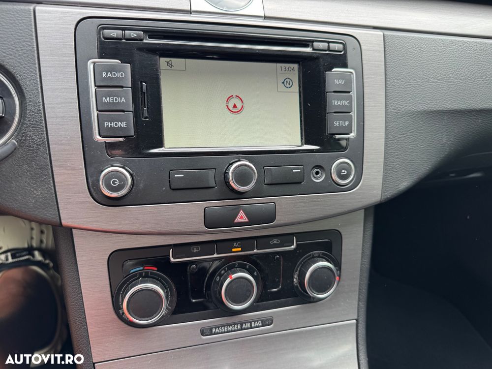Volkswagen Passat - 25