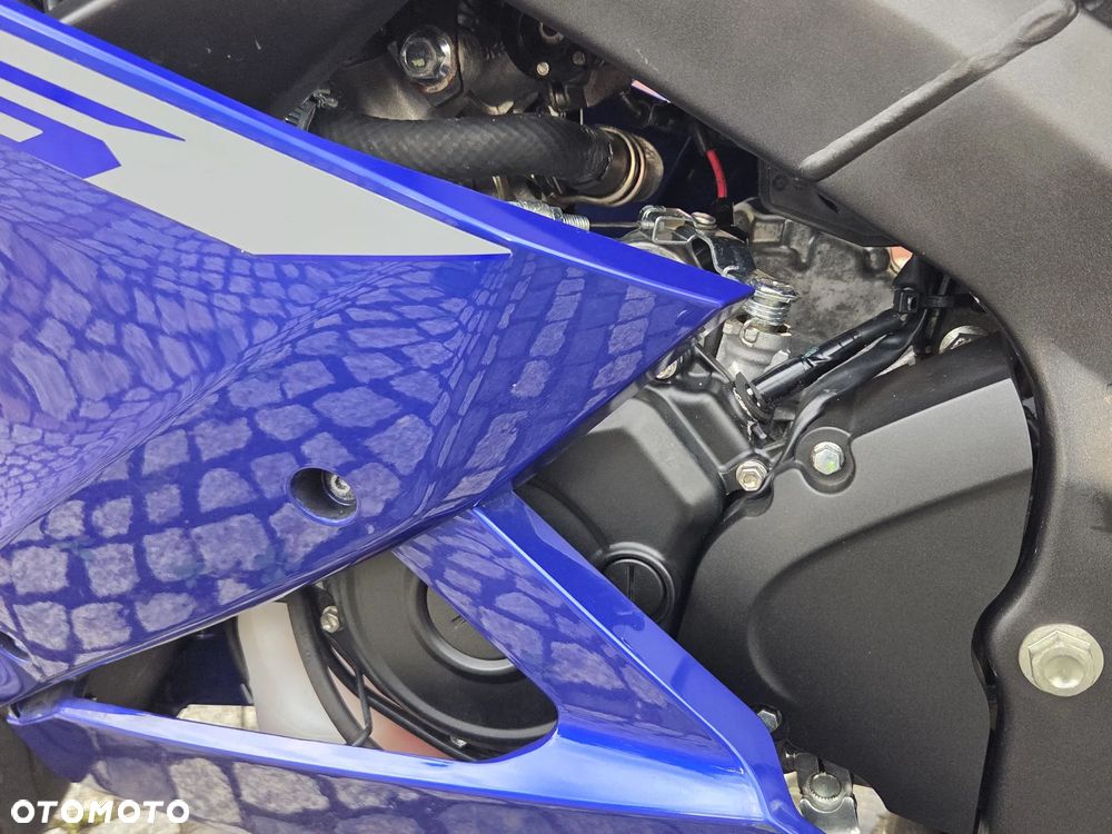 Yamaha YZF - 12