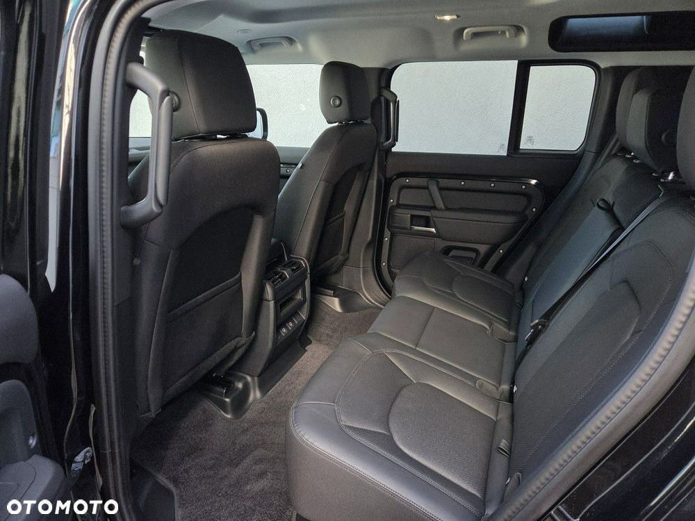 Land Rover Defender - 24