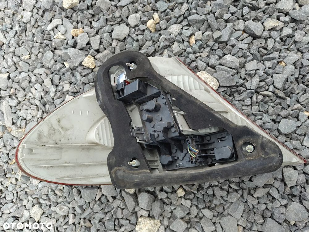 MERCEDES W209 CLK Lampa Tylna Tył Prawa Pęknięta - 6