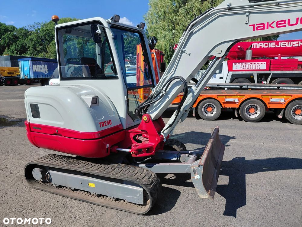 Takeuchi TB240 - 5