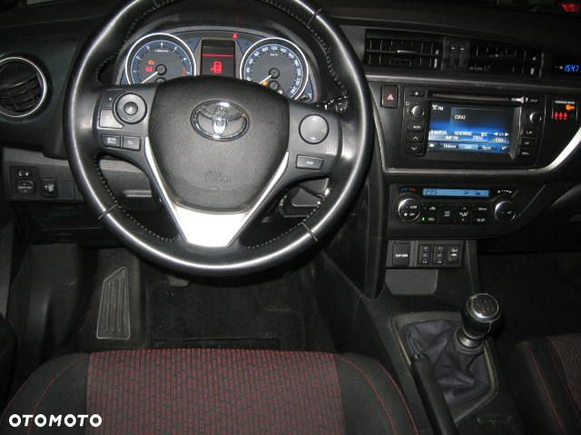 Toyota Auris 1.6 Premium - 17