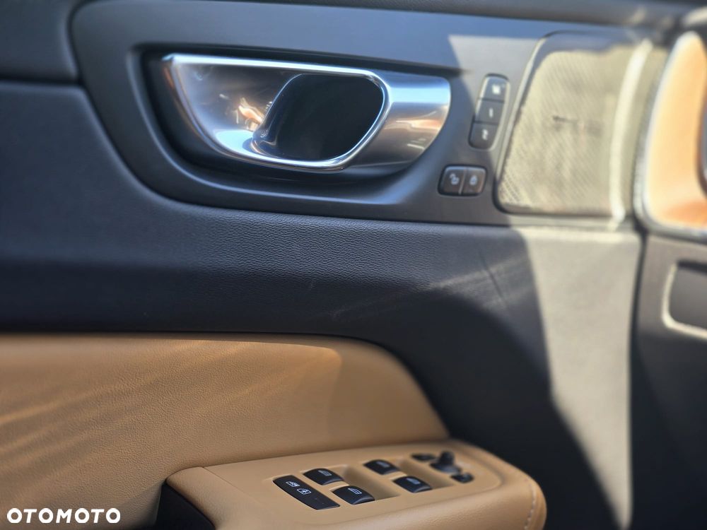 Volvo XC 60 B4 D AWD Plus Bright - 15