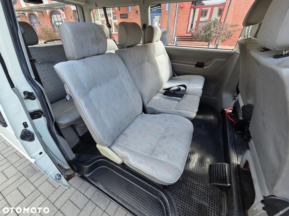 Volkswagen Caravelle - 23