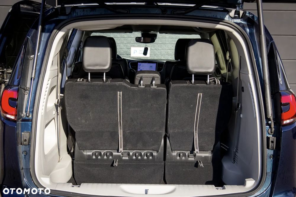 Chrysler Pacifica - 8