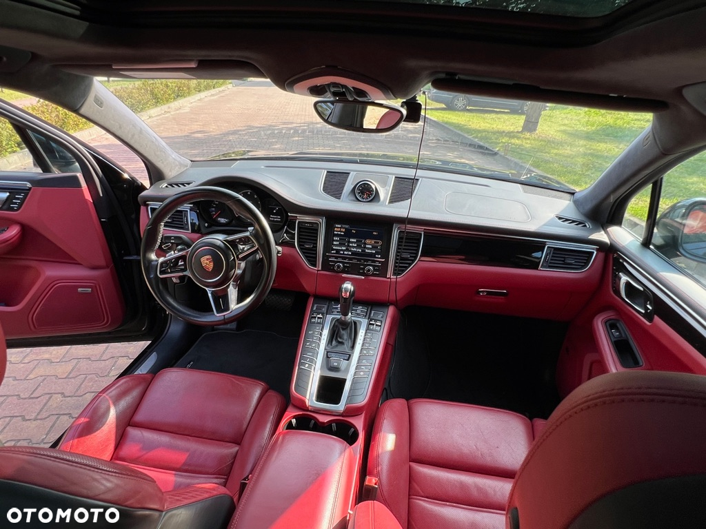 Porsche Macan Turbo - 31