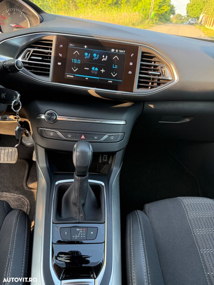 Peugeot 308 1.2 L PureTech Turbo Allure Aut. - 9