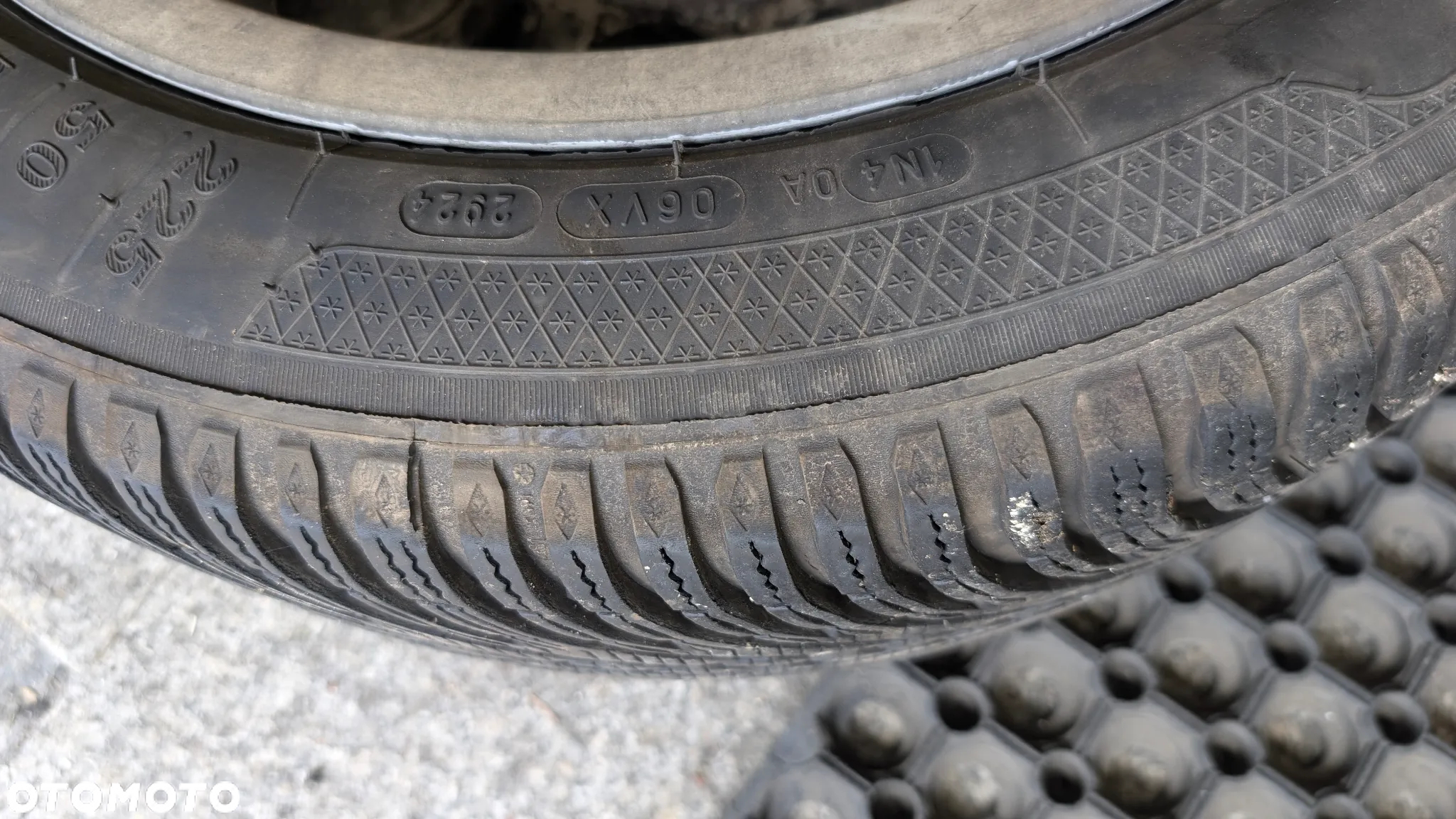 Komplet oryginalnych kół z felgami ALU do BMW X1 (e84) z prawie nowymi oponami zimowymi KLEBER 225/50R17 - 23